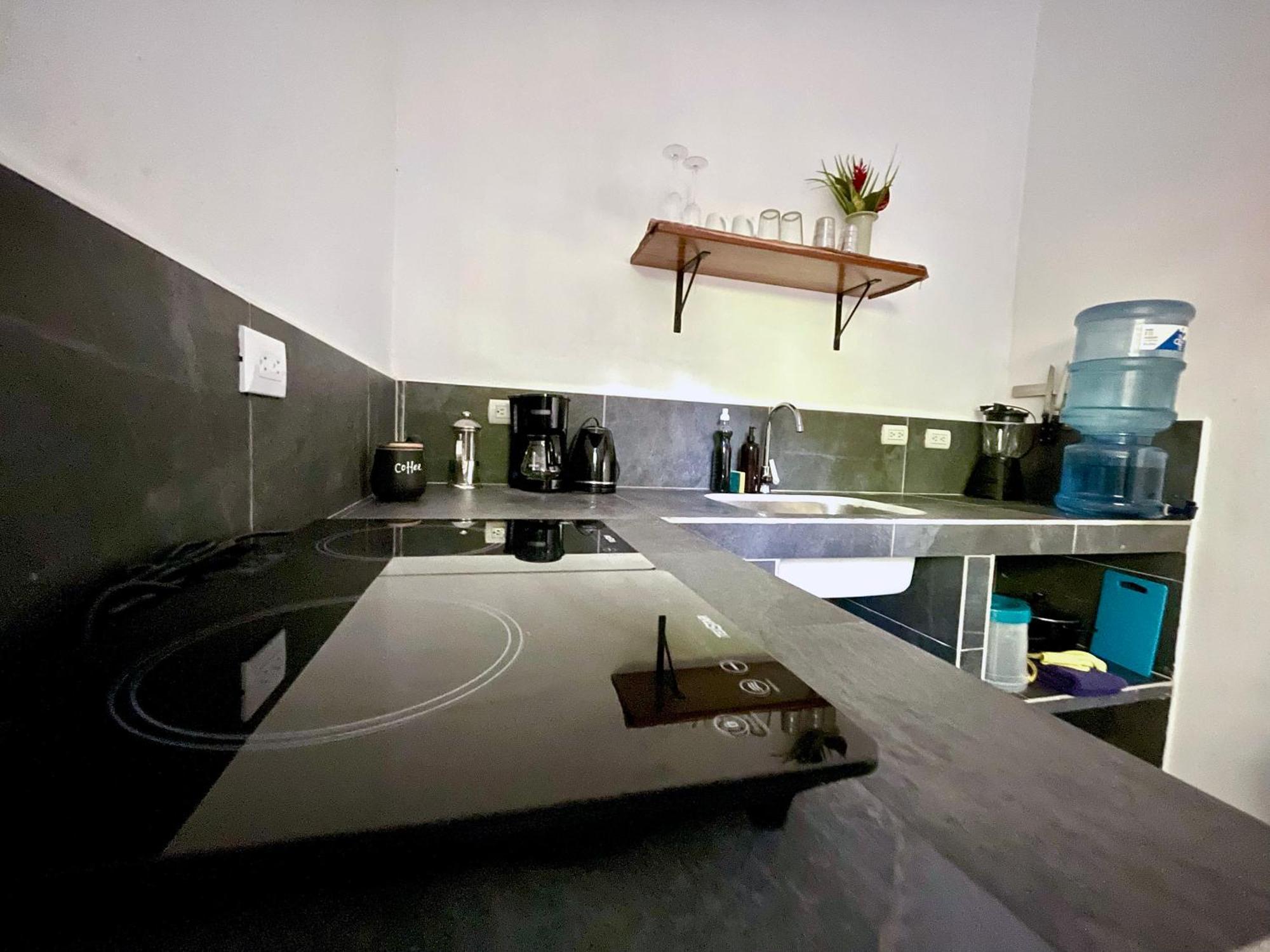 Casa Eden - Modern Peaceful Jungle Apartment *